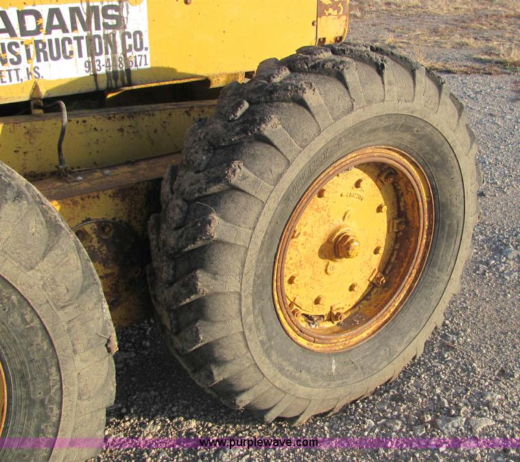 image for item E2665 Caterpillar 12 motor grader