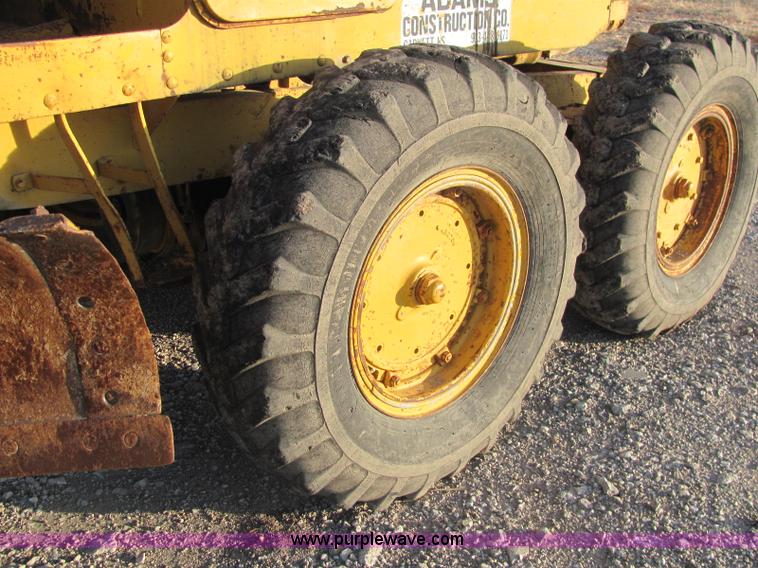 image for item E2665 Caterpillar 12 motor grader