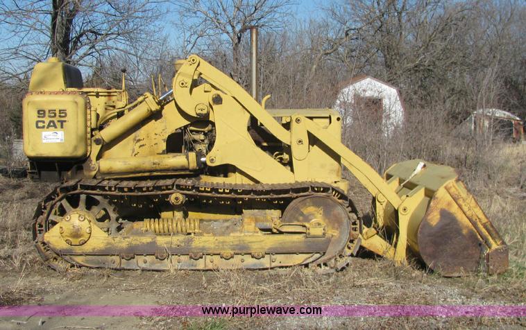image for item E2672 1957 Caterpillar 955 track loader