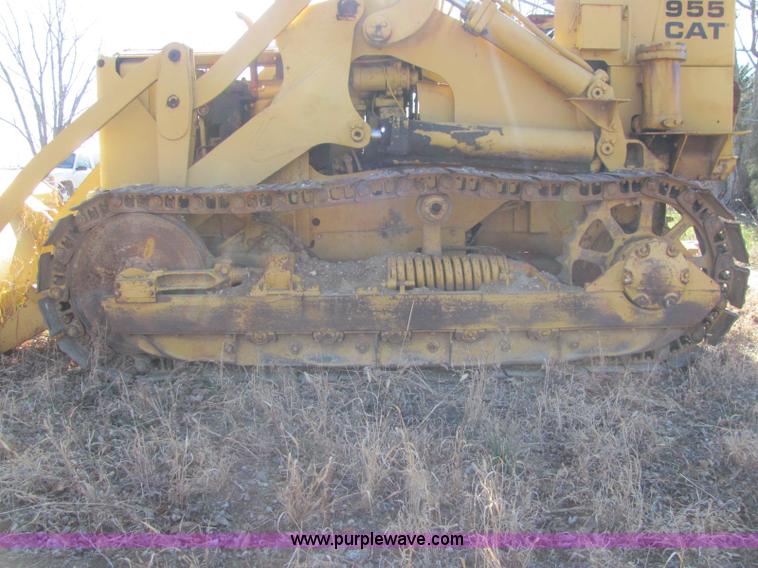 image for item E2672 1957 Caterpillar 955 track loader