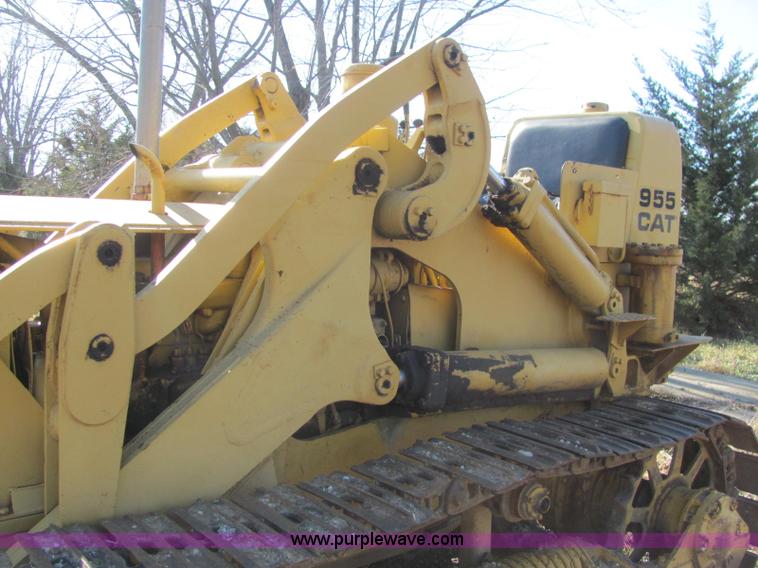 image for item E2672 1957 Caterpillar 955 track loader