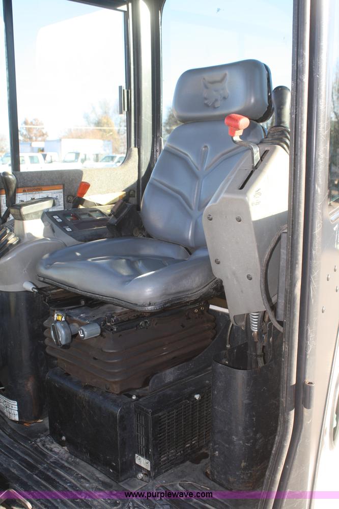 image for item F2751 2006 Bobcat 430HAG FastTrack compact excavator