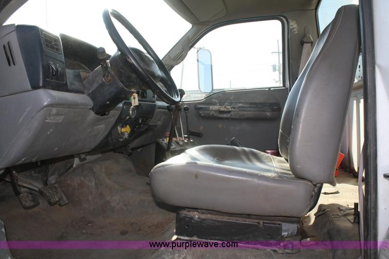 image for item F2756 2001 Ford F750 XL Super Duty water truck