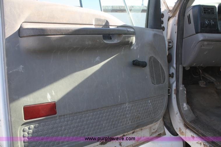 image for item F2756 2001 Ford F750 XL Super Duty water truck