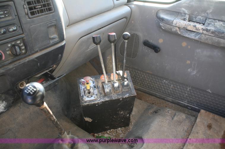 image for item F2756 2001 Ford F750 XL Super Duty water truck