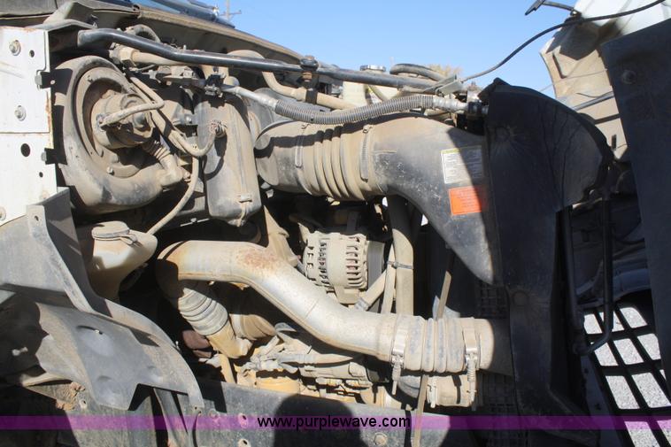 image for item F2756 2001 Ford F750 XL Super Duty water truck