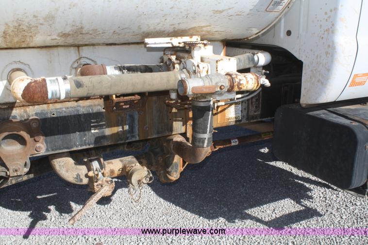 image for item F2756 2001 Ford F750 XL Super Duty water truck