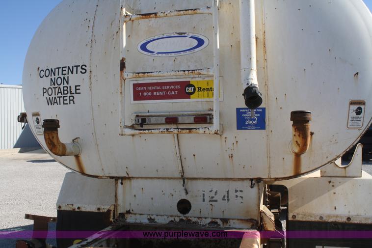 image for item F2756 2001 Ford F750 XL Super Duty water truck