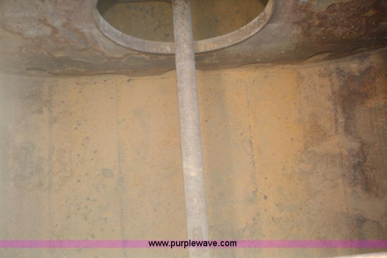 image for item F2756 2001 Ford F750 XL Super Duty water truck