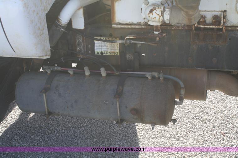 image for item F2756 2001 Ford F750 XL Super Duty water truck