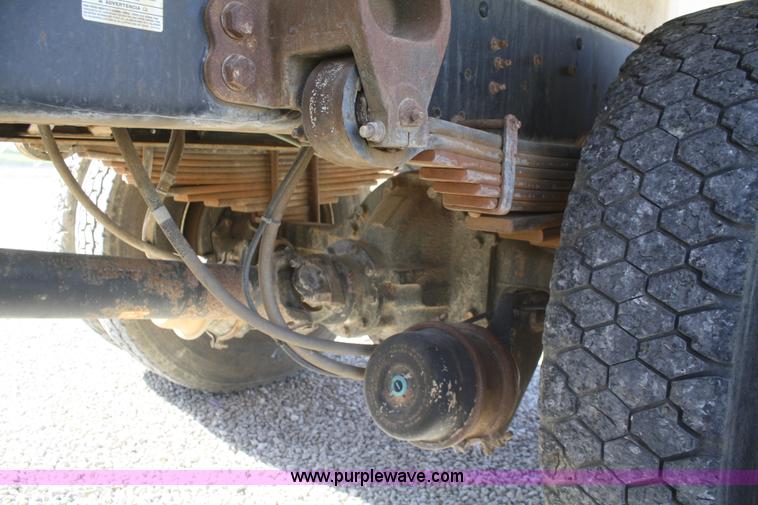 image for item F2756 2001 Ford F750 XL Super Duty water truck