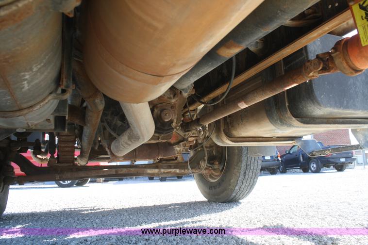 image for item F2756 2001 Ford F750 XL Super Duty water truck