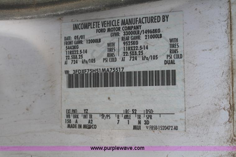 image for item F2756 2001 Ford F750 XL Super Duty water truck