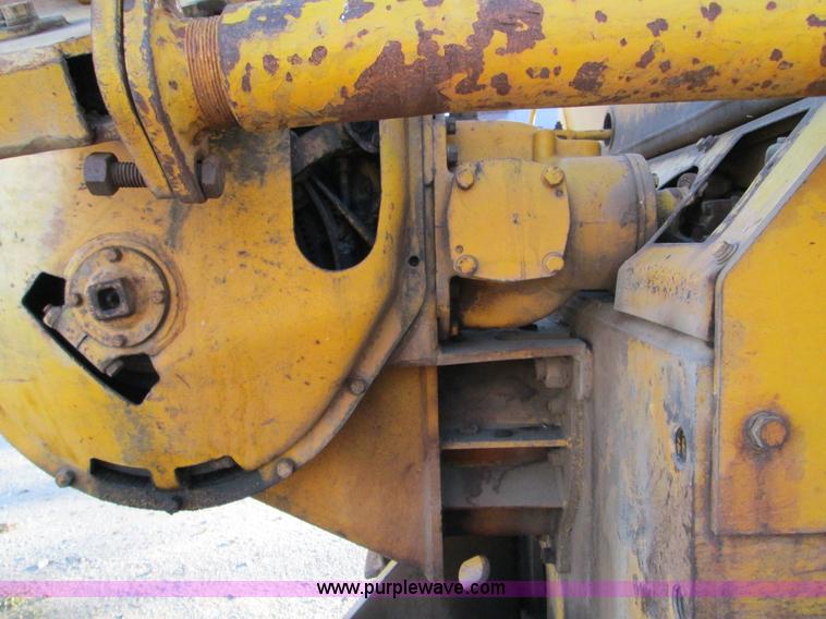 image for item F3069 1962 Caterpillar D8H dozer