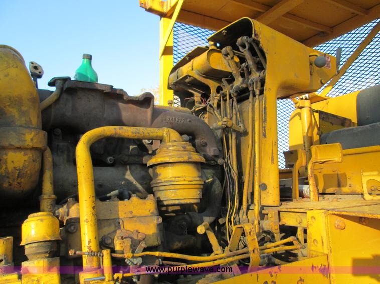 image for item F3069 1962 Caterpillar D8H dozer