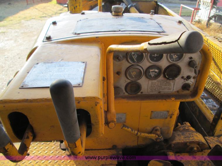 image for item F3069 1962 Caterpillar D8H dozer