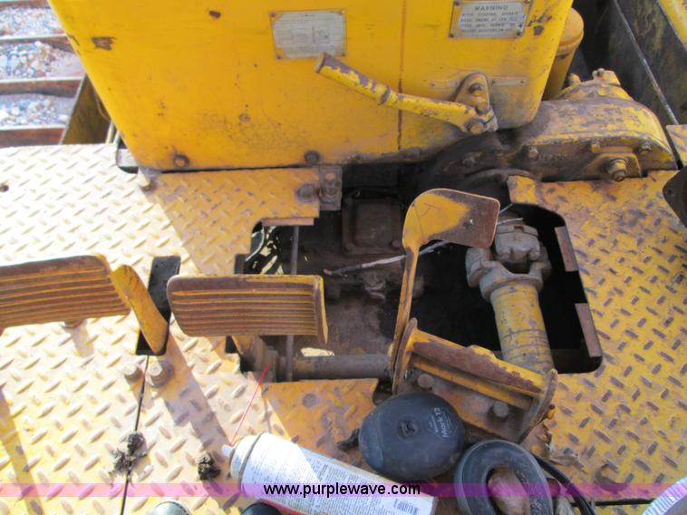 image for item F3069 1962 Caterpillar D8H dozer