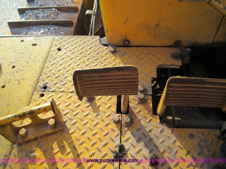image for item F3069 1962 Caterpillar D8H dozer