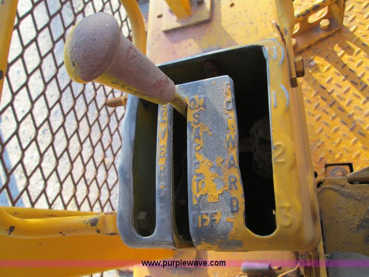 image for item F3069 1962 Caterpillar D8H dozer