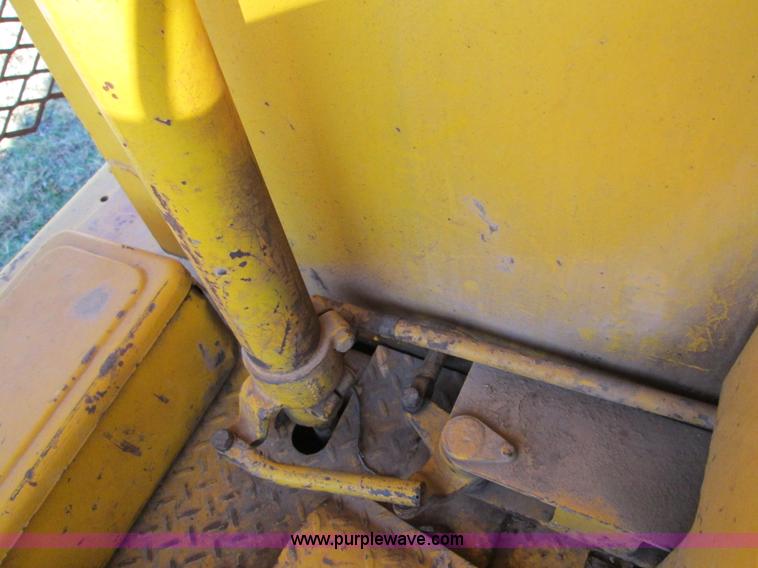 image for item F3069 1962 Caterpillar D8H dozer