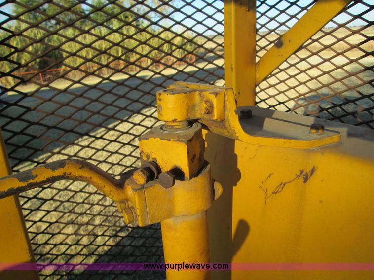 image for item F3069 1962 Caterpillar D8H dozer