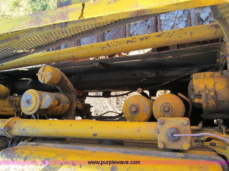image for item F3069 1962 Caterpillar D8H dozer