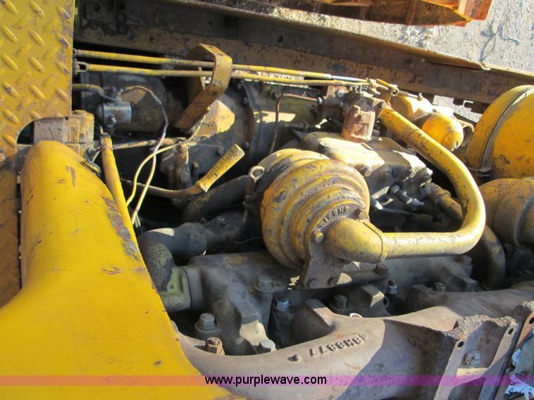 image for item F3069 1962 Caterpillar D8H dozer