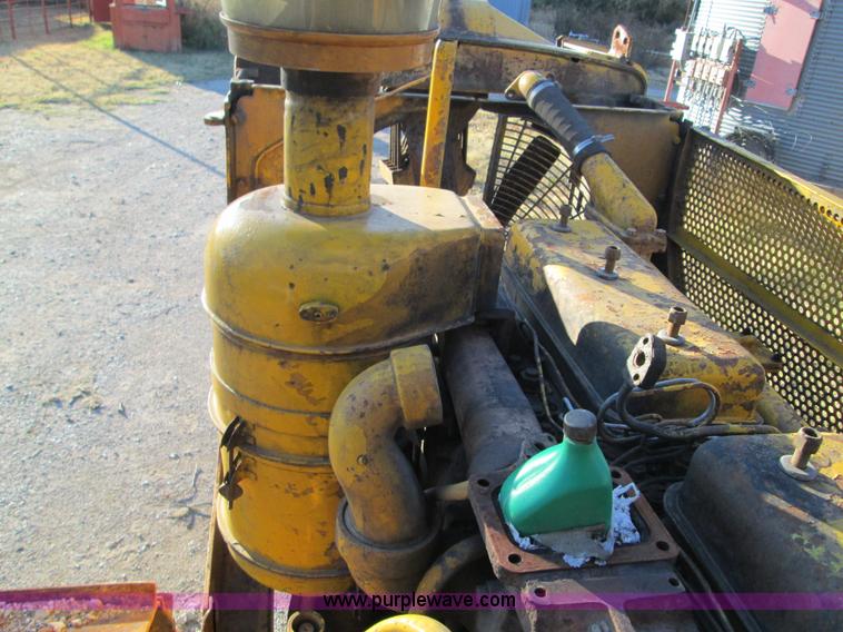 image for item F3069 1962 Caterpillar D8H dozer