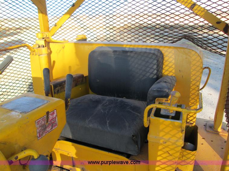 image for item F3069 1962 Caterpillar D8H dozer