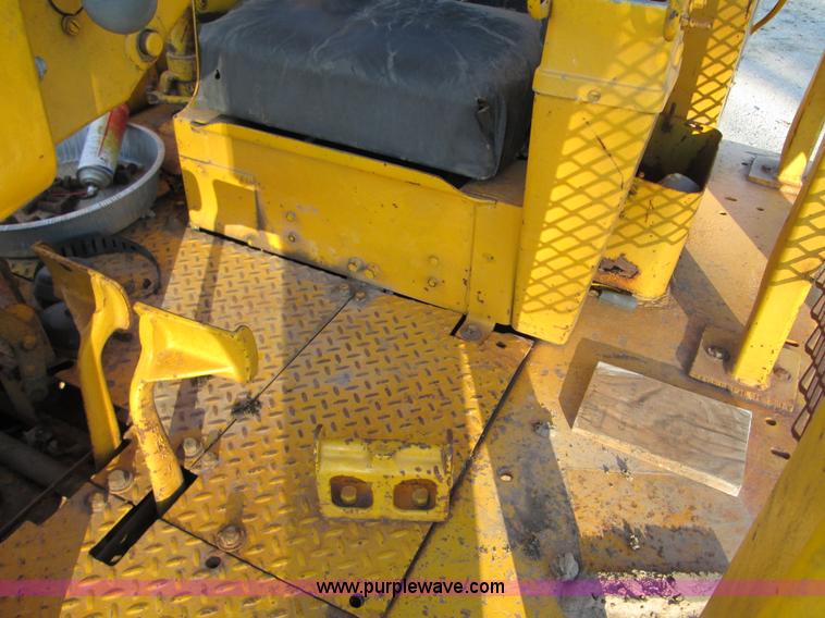 image for item F3069 1962 Caterpillar D8H dozer