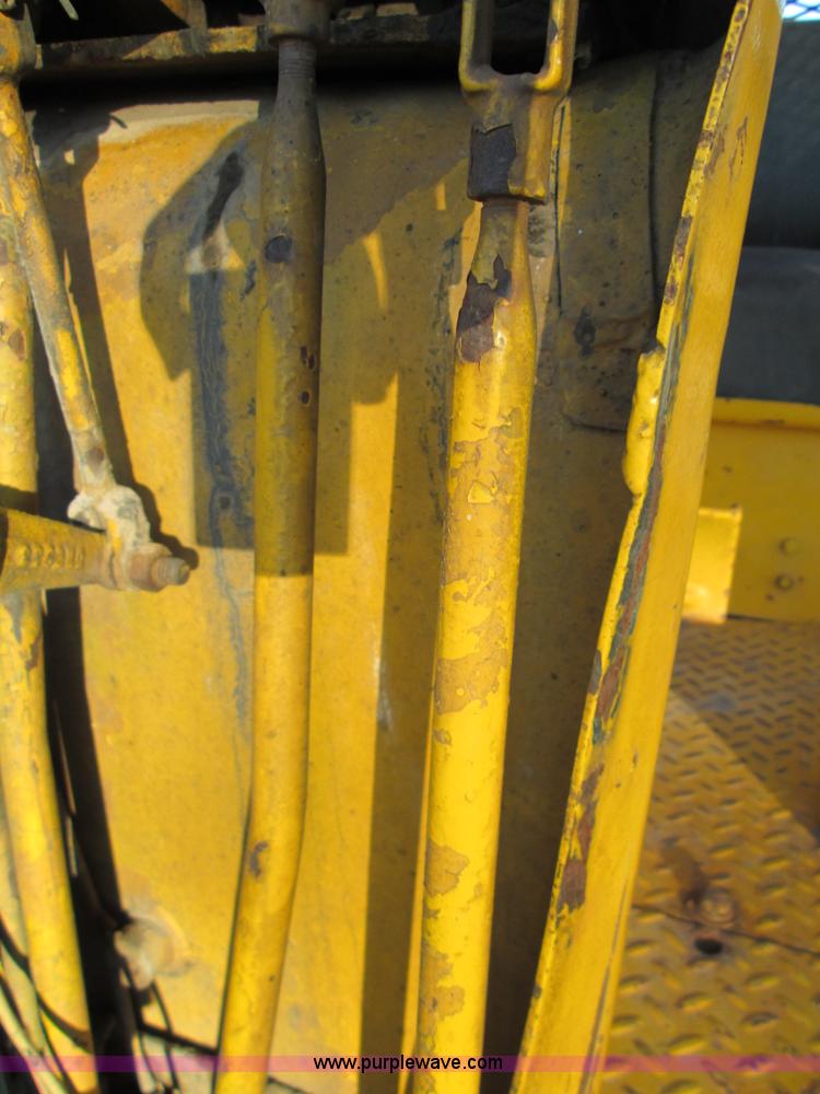 image for item F3069 1962 Caterpillar D8H dozer