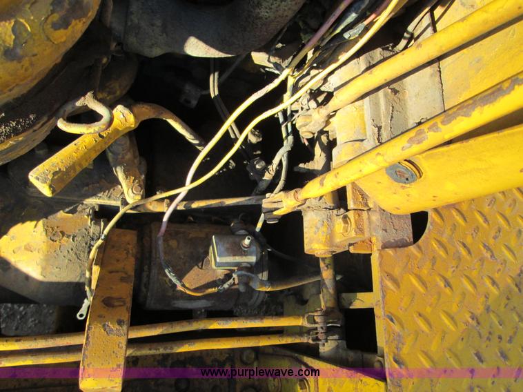 image for item F3069 1962 Caterpillar D8H dozer