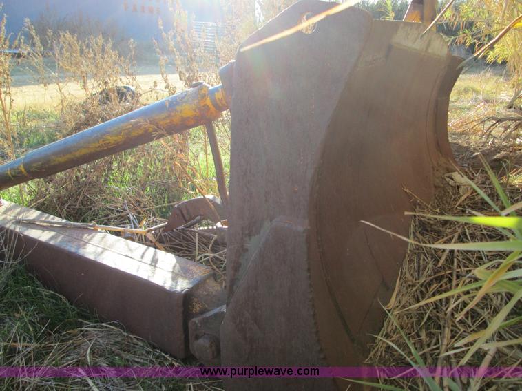 image for item F3069 1962 Caterpillar D8H dozer