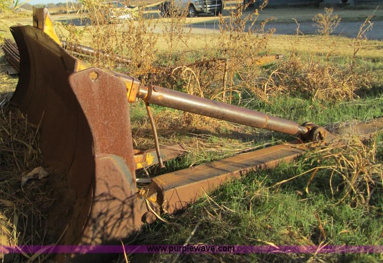 image for item F3069 1962 Caterpillar D8H dozer