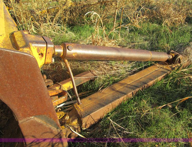 image for item F3069 1962 Caterpillar D8H dozer