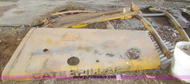 image for item F3069 1962 Caterpillar D8H dozer