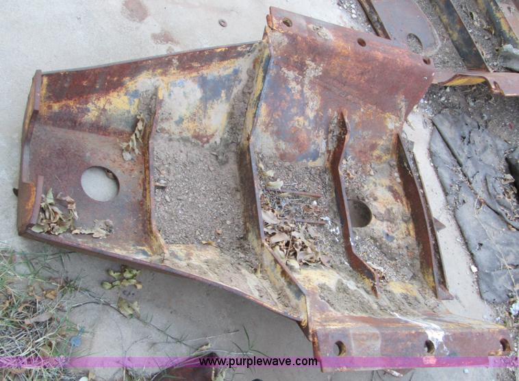 image for item F3069 1962 Caterpillar D8H dozer