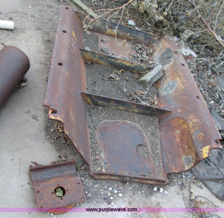 image for item F3069 1962 Caterpillar D8H dozer