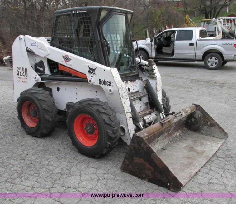 image for item F4040 2003 Bobcat S220 Turbo High Flow skid steer