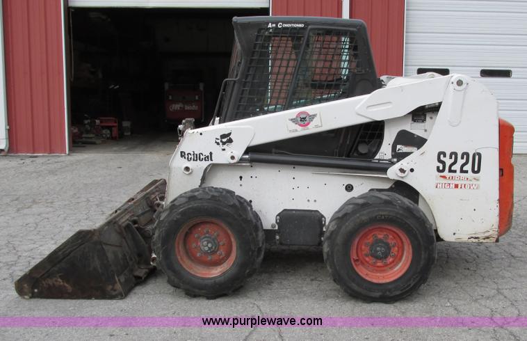 image for item F4040 2003 Bobcat S220 Turbo High Flow skid steer