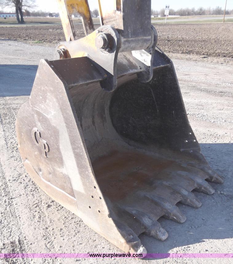 image for item F4062 2002 John Deere 330C LC excavator