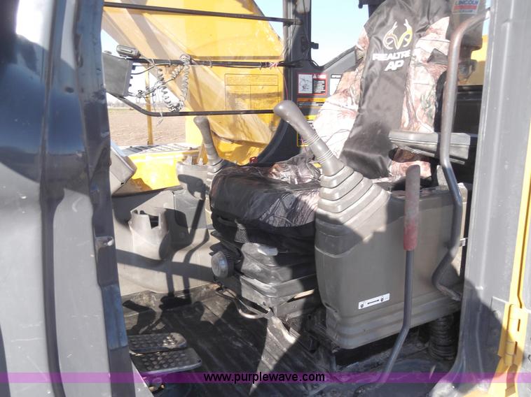 image for item F4062 2002 John Deere 330C LC excavator