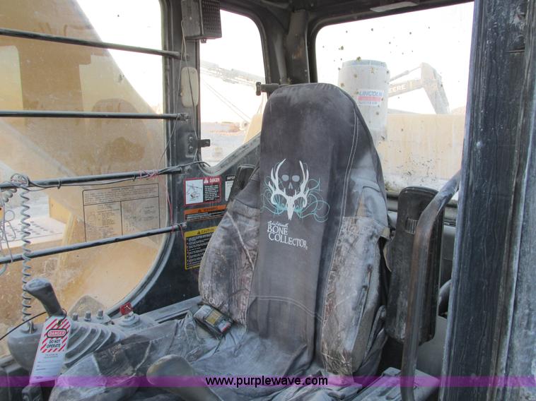 image for item F4062 2002 John Deere 330C LC excavator