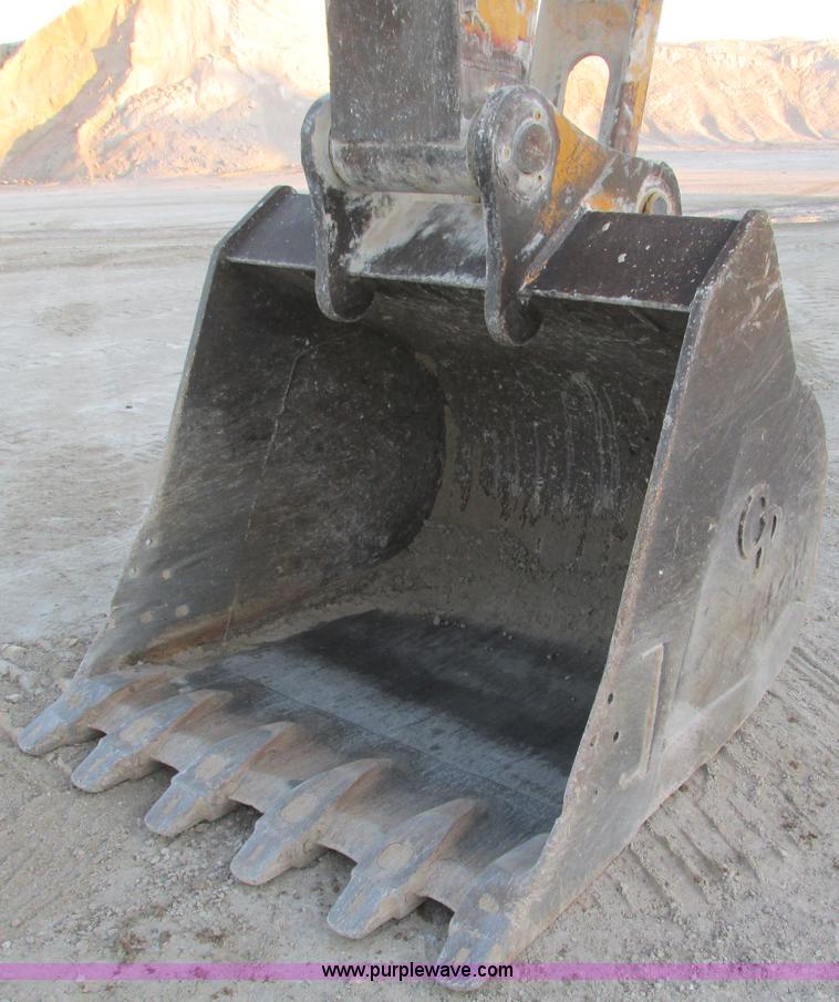 image for item F4062 2002 John Deere 330C LC excavator