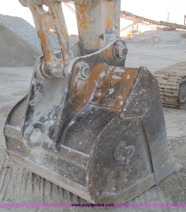 image for item F4062 2002 John Deere 330C LC excavator