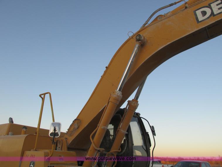 image for item F4062 2002 John Deere 330C LC excavator