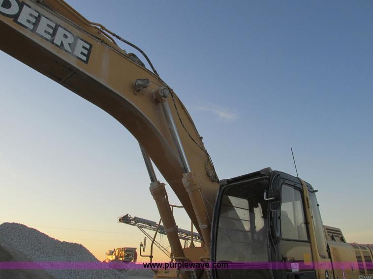 image for item F4062 2002 John Deere 330C LC excavator