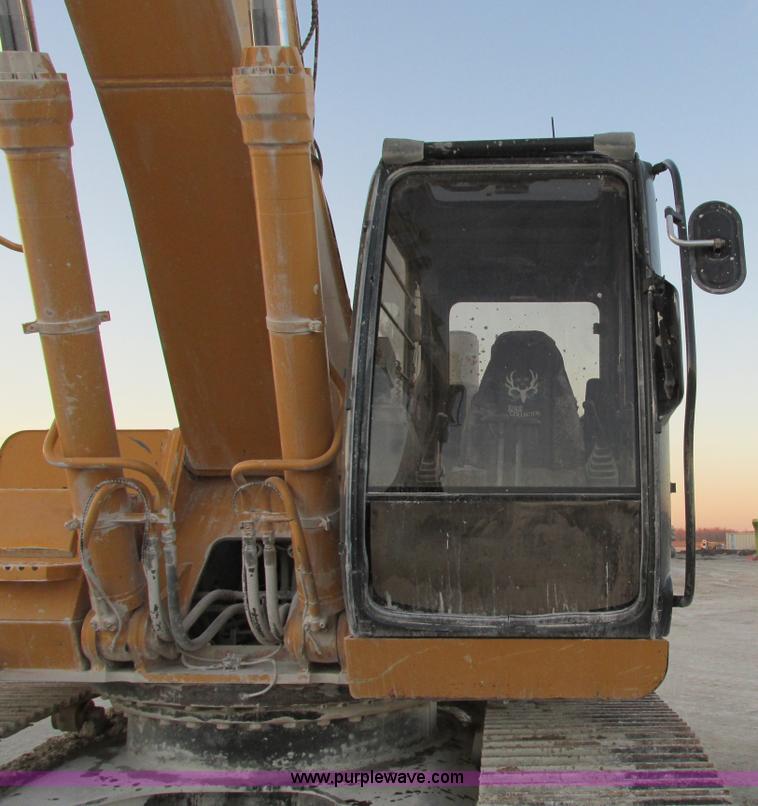 image for item F4062 2002 John Deere 330C LC excavator