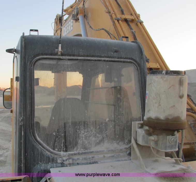image for item F4062 2002 John Deere 330C LC excavator