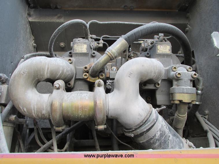 image for item F4062 2002 John Deere 330C LC excavator